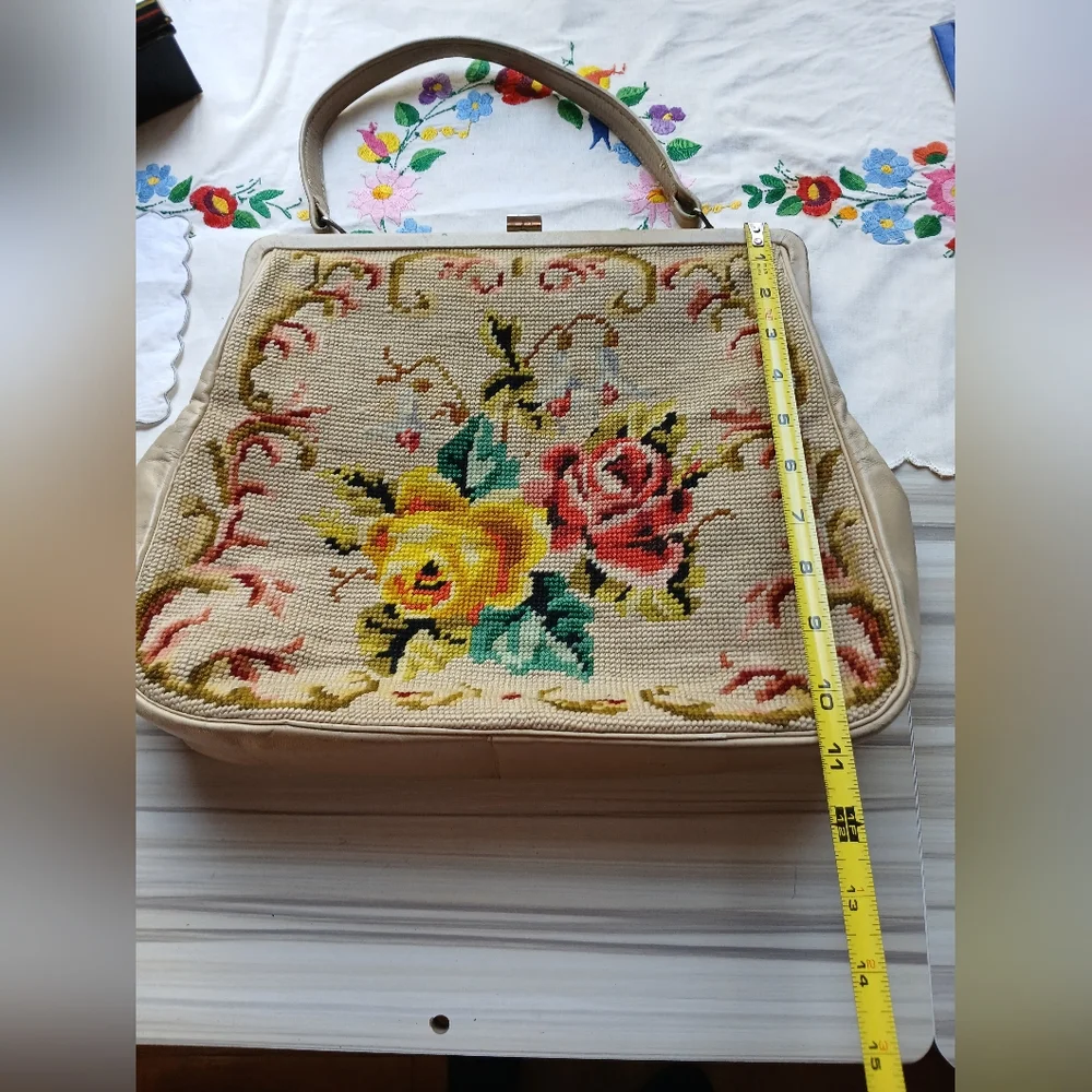 Very Old Handcrafted Needlework Purse - Picture 2 of 6